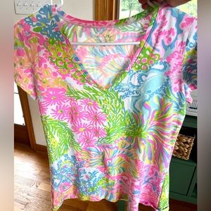 Lilly Pulitzer V-neck shirt-medium